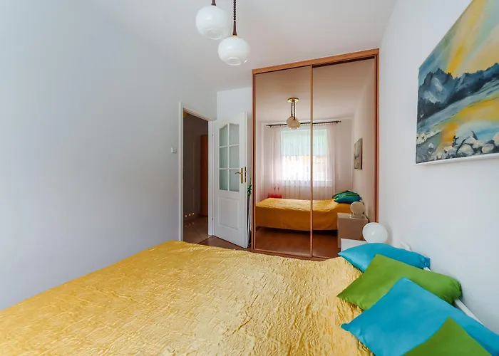 Zapleczna Standard By Bookinghost