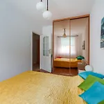 Zapleczna Standard By Bookinghost