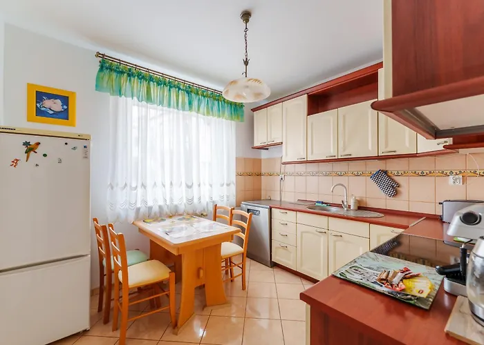 Zapleczna Standard By Bookinghost Kolobrzeg